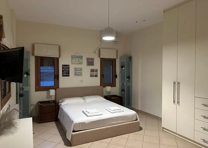 Panorama Stone لوترا أوراياس إلينيس