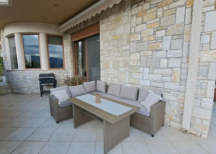 Panorama Stone * لوترا أوراياس إلينيس